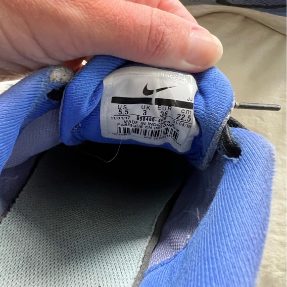 Women’s Nike Blue Obre Sneakers, Size 5.5. - Picture 4 of 4